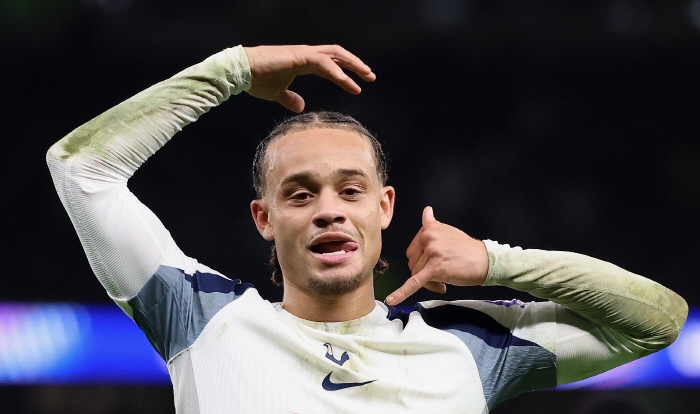 英 깜짝 폭로! "제발 손흥민 반만 해줘"→ 1000억 가치 채울까…SON 앞에서 골잔치 "평생 마음속에 남을 것"