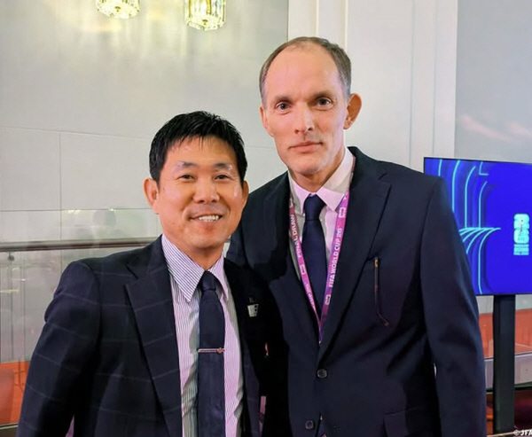 "박지성 잉글랜드전 헤더골이 벌써 23년전" 日-英 거짓말같은 '만우절 …