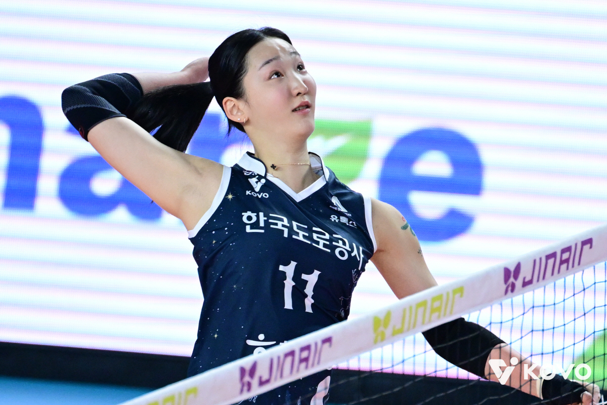 만나면 풀세트! 패승패승승 → '김세빈 깜짝 활약' 한국도로공사, 선두 …