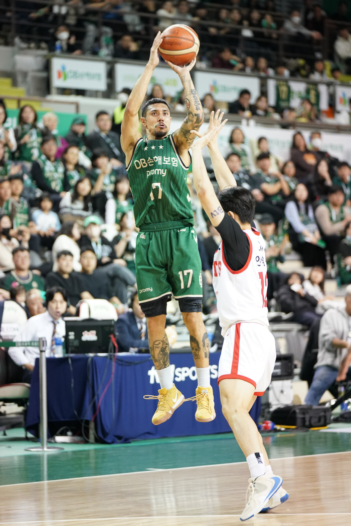 [현장분석] 전희철 기획, 안영준 연출. DB 알바노 '봉인'. 1.1초 남기고 깨졌다. 기적 버저비터 역전 3점슛. DB 65대63, SK에 대역전극.