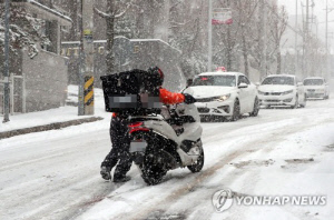 [샷!] 악천후에 배달 주문…민폐인가