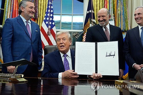 트럼프, '州정부별 AI규제 차단' 명령…"승인 출처 한곳이어야"(종합)