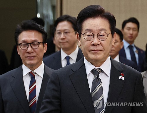 李대통령 지지율 6%p↓ 56%…"통일교 與인사 연루의혹 영향추정"[한국갤럽](종합)