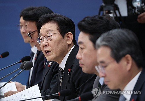 (세종=연합뉴스) 한상균 기자 = 이재명 대통령이 12일 세종시 정부세종컨벤션센터에서 열린 과학기술정보통신부ㆍ개인정보보호위원회 업무보고에서 발언하고 있다. 2025.12.12 xyz@yna.co.kr