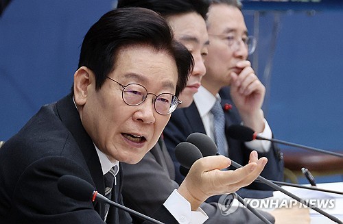 李대통령 "정부기관이 사기당해"…다원시스 열차 납품지연 도마