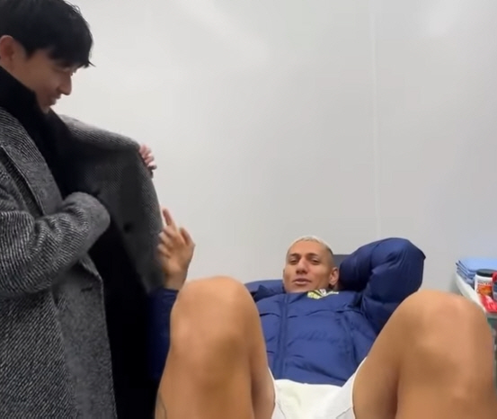 "손흥민 내 덕에 우승"→"너 말고 존슨이지" 쏘니 끌어안고 '까르륵' …