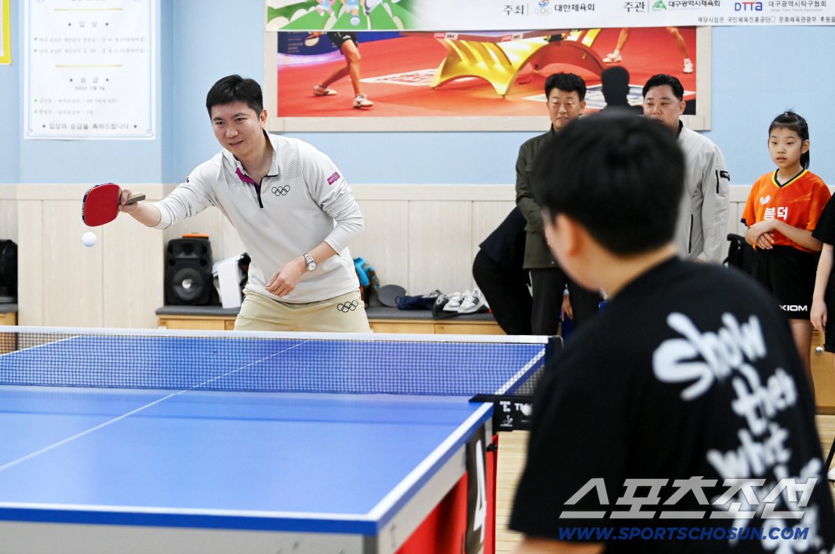 "유승민 회장님,제가 한번 이겨보겠습니다!" 대구 탁구장에 깜짝등장한 '…