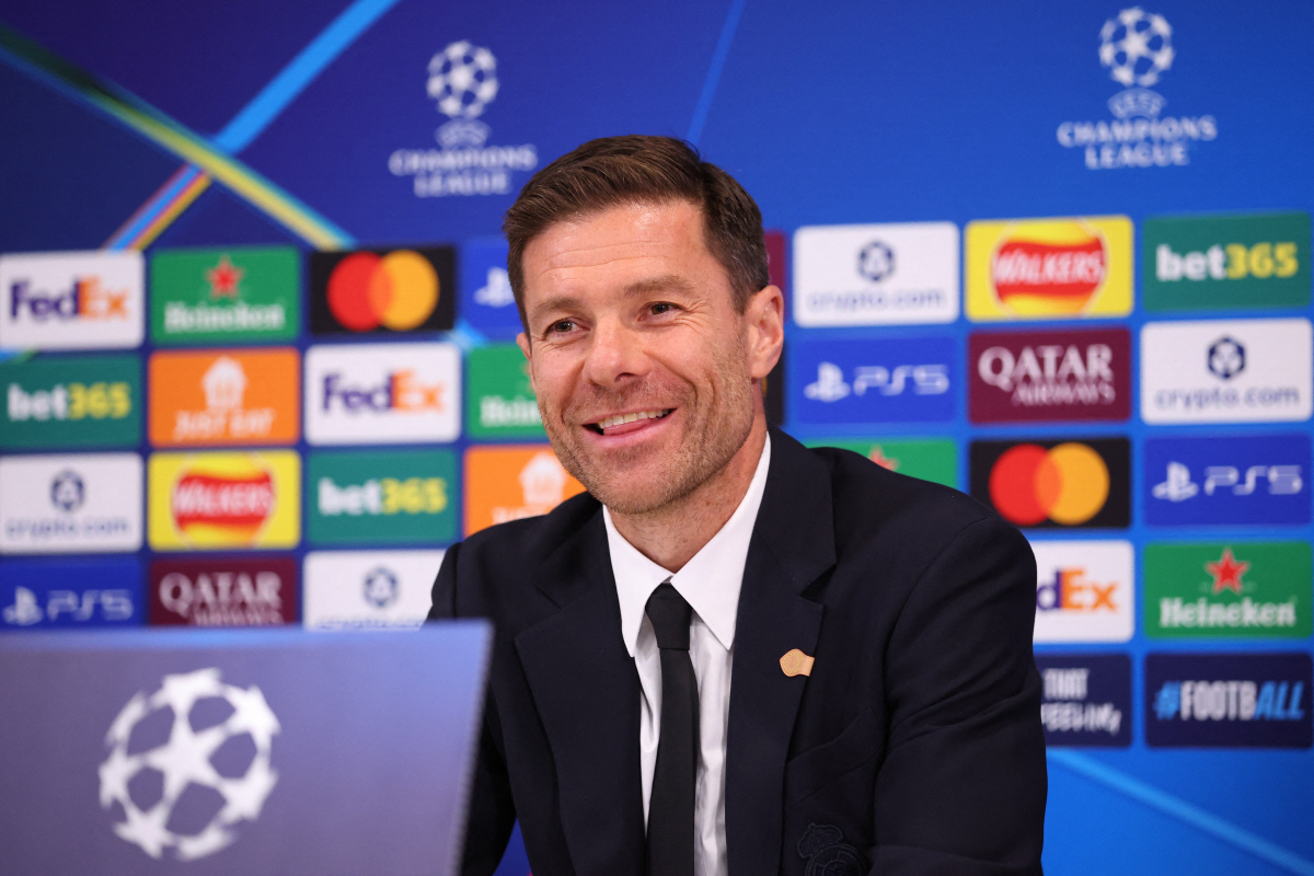 알론소 반년 만에 전격 경질→'명장' 클롭 감독직 복귀, HERE WE …