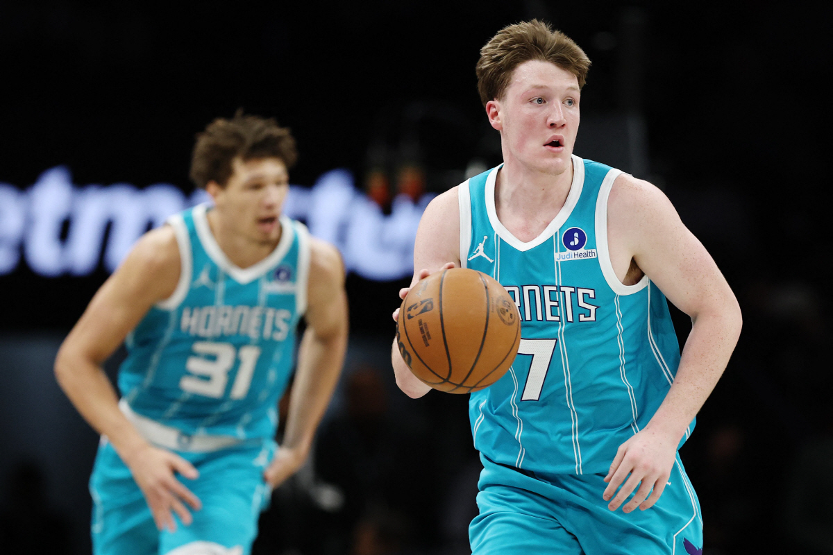 쿠퍼 플래그의 아성. 크니플, 데릭 퀸의 반란. 신인왕 레이스 슈퍼 루키…