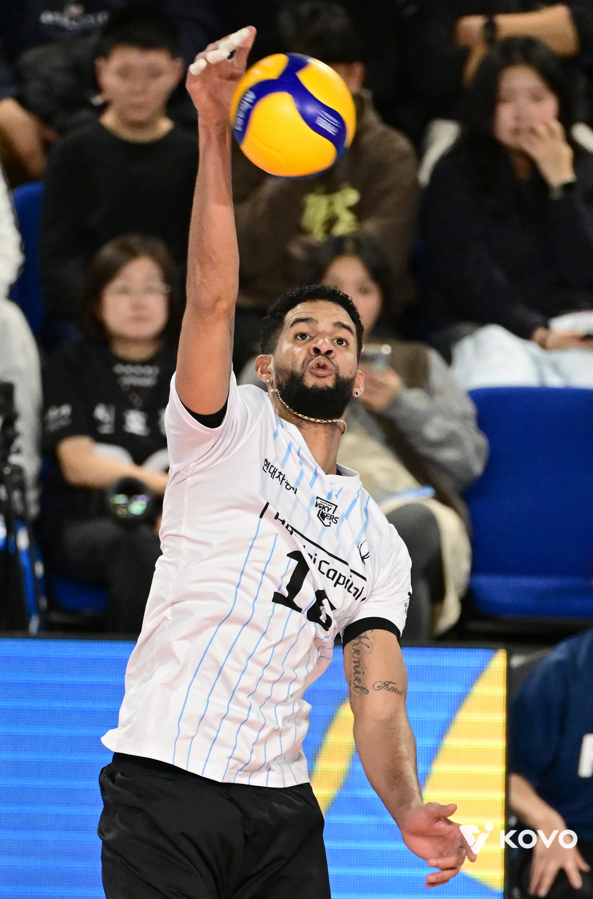 '35득점+70% 성공률' 레오, 674일만의 위업 달성…왜 하필 그 상…