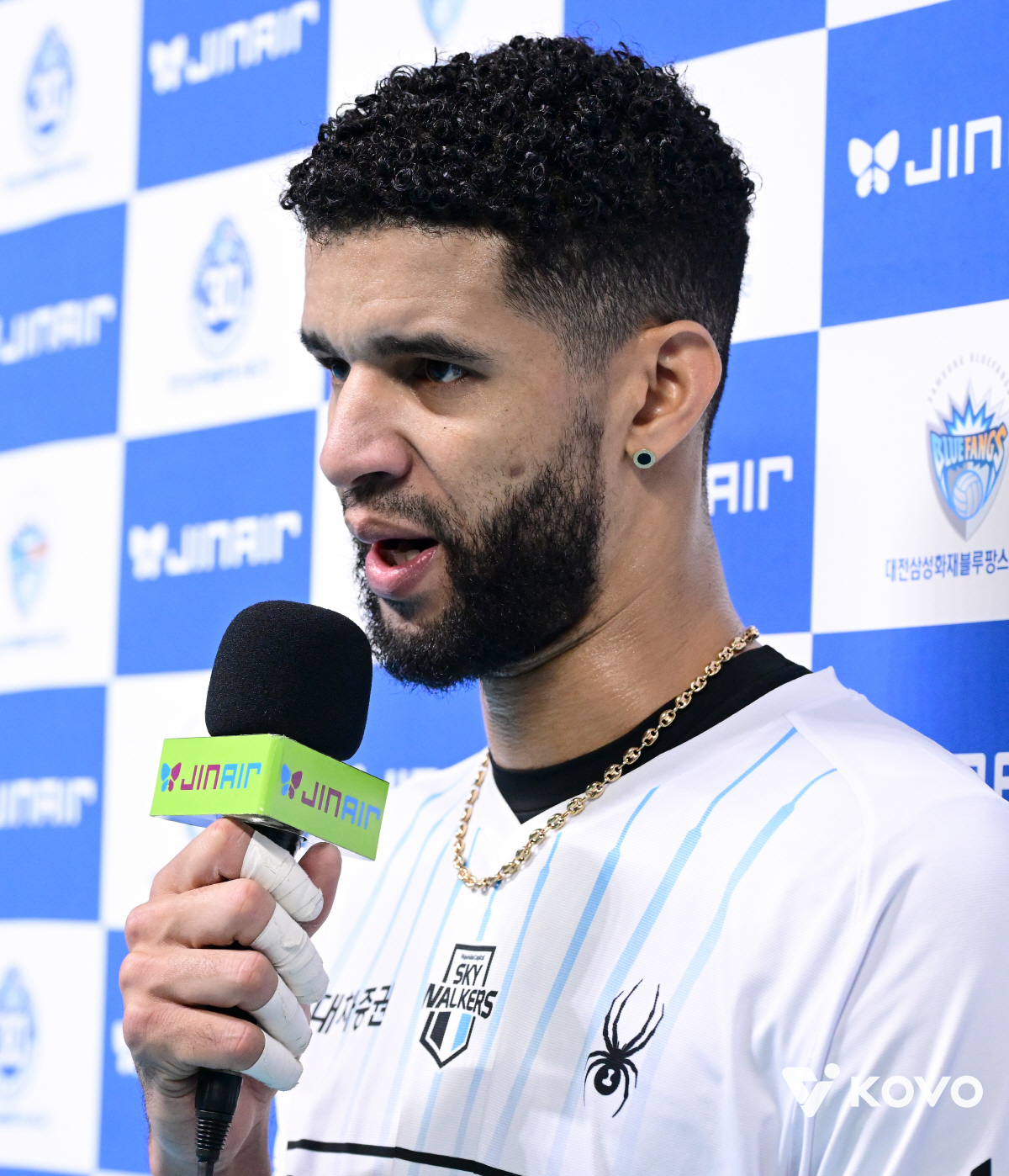 '35득점+70% 성공률' 레오, 674일만의 위업 달성…왜 하필 그 상…