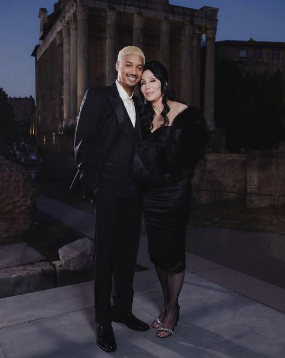 팝스타 셰어, 40살 연하와 결혼설 일축…"나이 들어도 영혼은 젊다"