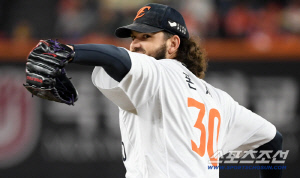 합작 33승 그 이상의 충격파. 한화 83승 중 44승이 폰-와 등판 때. 새 외국인과 강백호가 메이저리거 공백 메울까