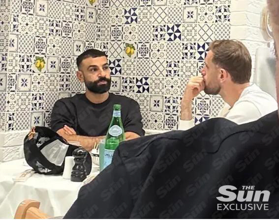 英 단독 보도! '살라 사우디 이적 초임박' 헨더슨과 비밀 만남 포착…"…