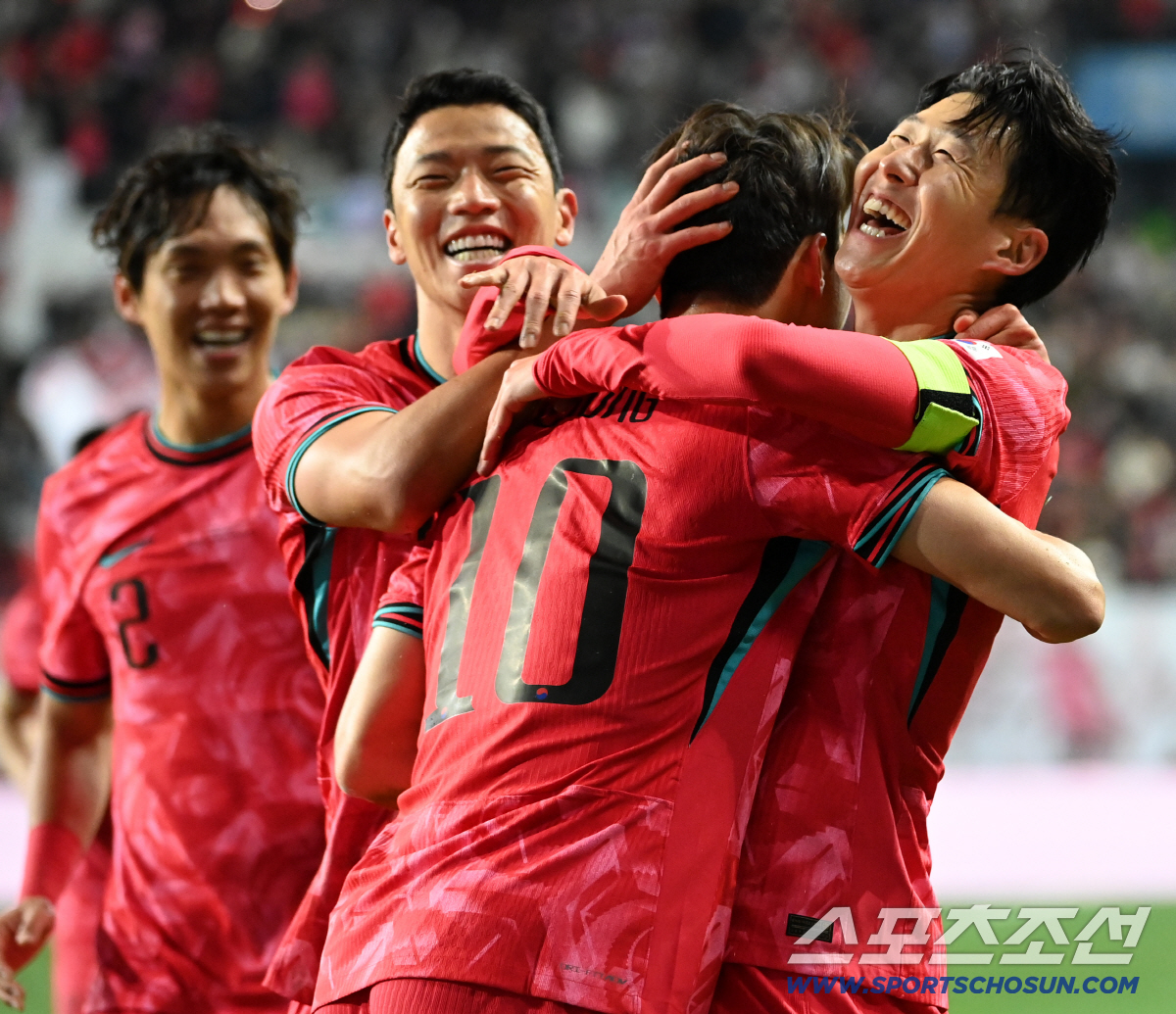 韓 축구 초대박! "홍명보호 조 1위 합니다" AI 예측 뛰어넘을 美 레…