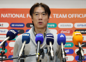 '한일 WC 4강 주역' 홍명보 감독은 가장 잘 안다, '개최국' 효과를...
