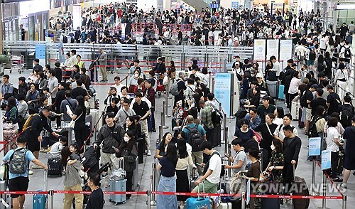 김해공항 국제선 이용객 내주 1천만명 달성 유력…지방공항 최초