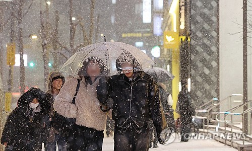 토요일 전국에 눈비…중부 내륙 최대 15㎝ 폭설