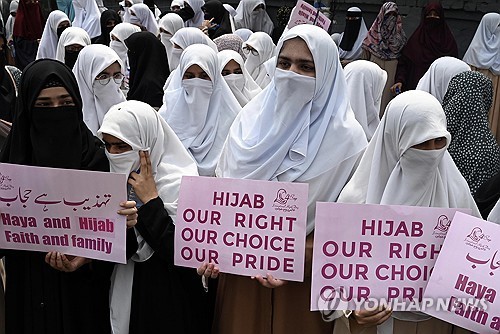 오스트리아 교실내 여학생 머리 스카프 금지…이슬람단체 반발