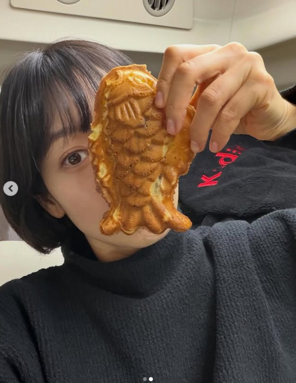 '아들맘' 박신혜, 붕어빵으로 가려진 얼굴…팬들 "얼굴 크기 실화냐"