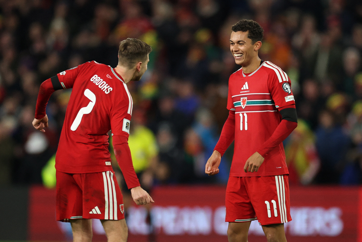 '손흥민 형 나 어떻게 해요?' SON 우승 영웅 여기서 끝이다, 2년 …