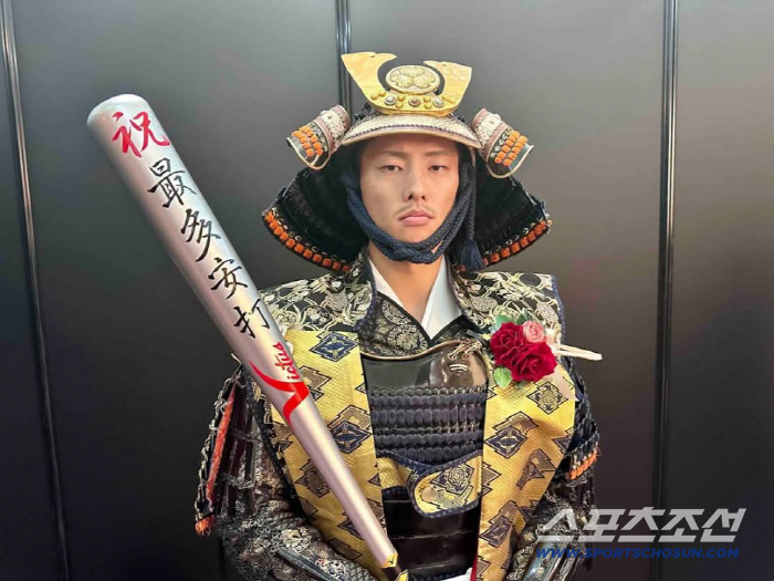 5년 연속 골든글러브 수상하면 뭐하나…FA 신청했는데 누구도 연락하지 않…