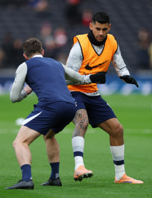 이럴 수가 '손흥민 배신 계획 들통' 토트넘 주장, 떠나려고 했다...월클 동료 충격 폭로 