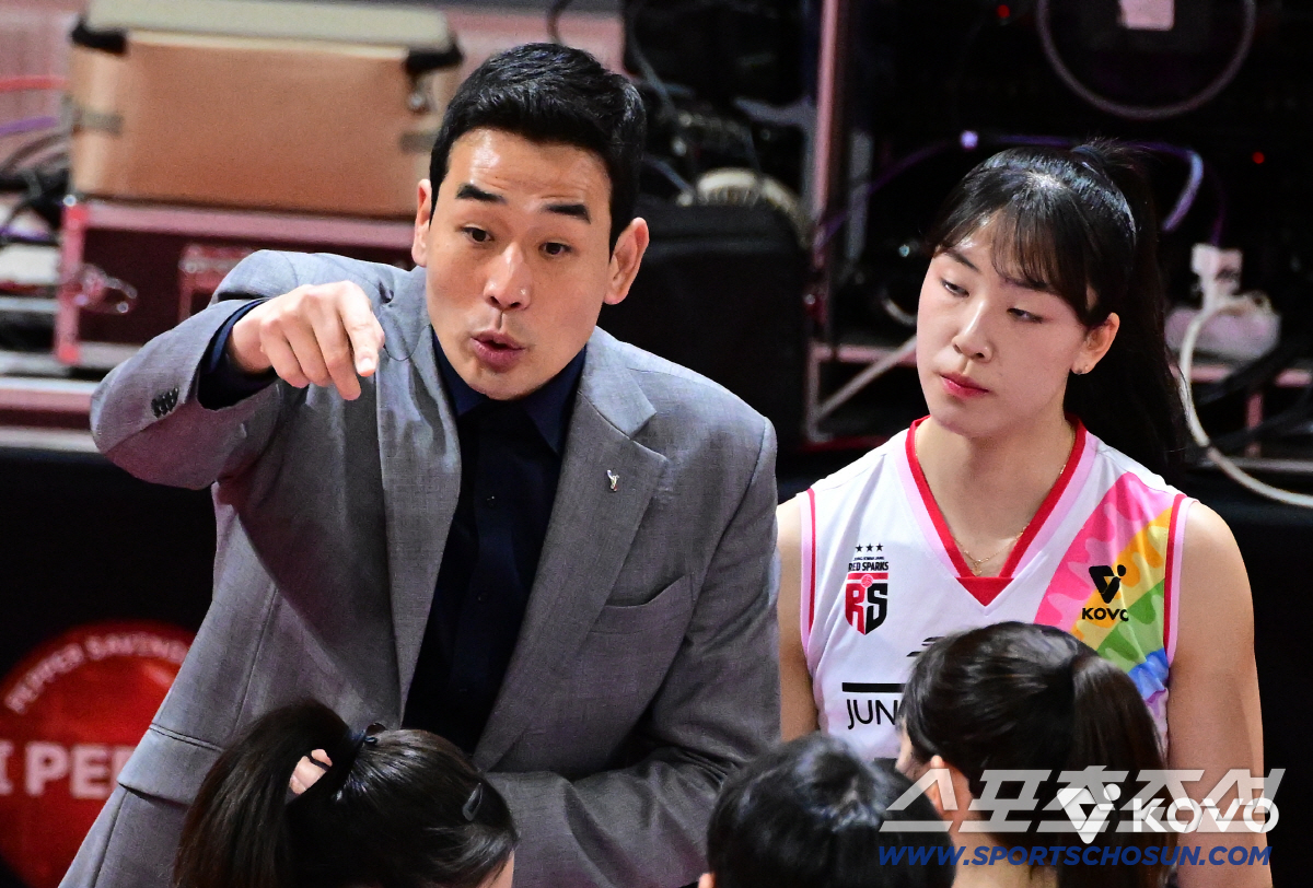 4세트에만 8점 몰빵. 외국인 부럽지 않았던 MB의 16득점. 4연패 끊…