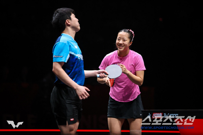 "만리장성에 이런 압승이라니!" 임종훈X신유빈 '세계1위'중국조 꺾고 W…