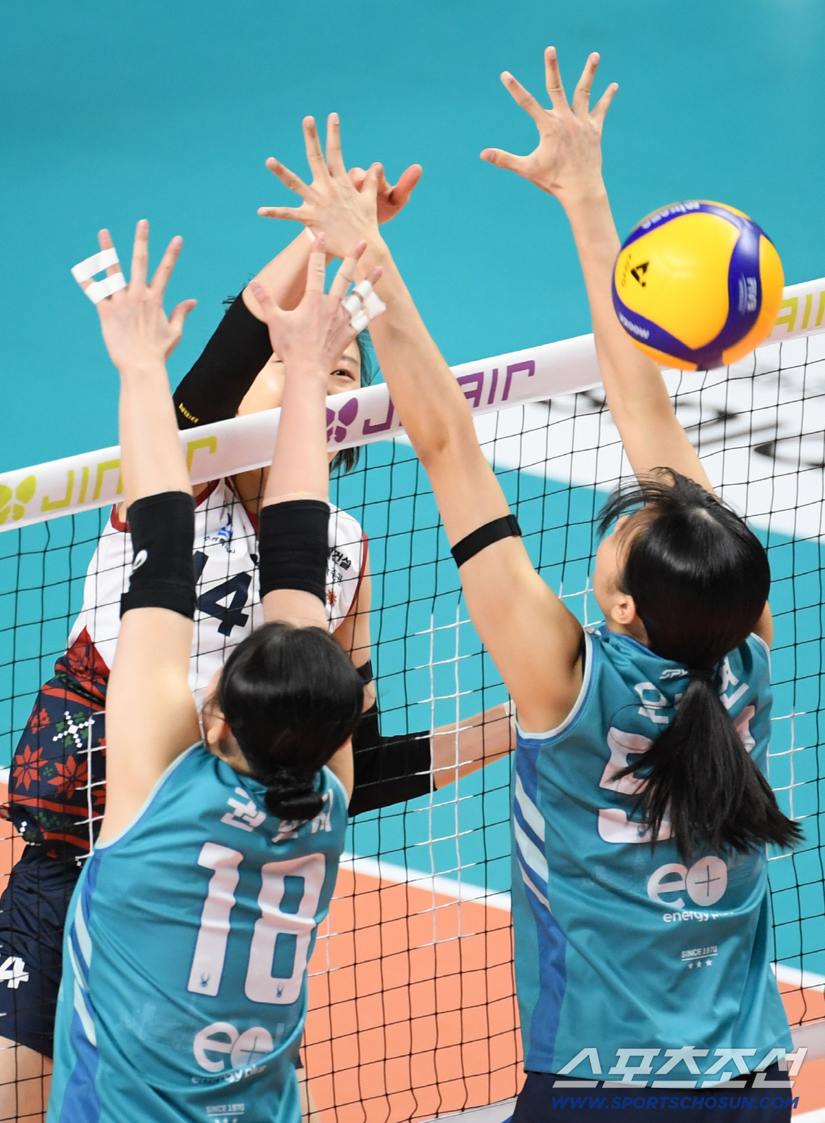 [포토] 양효진, 가볍게 뚫었다