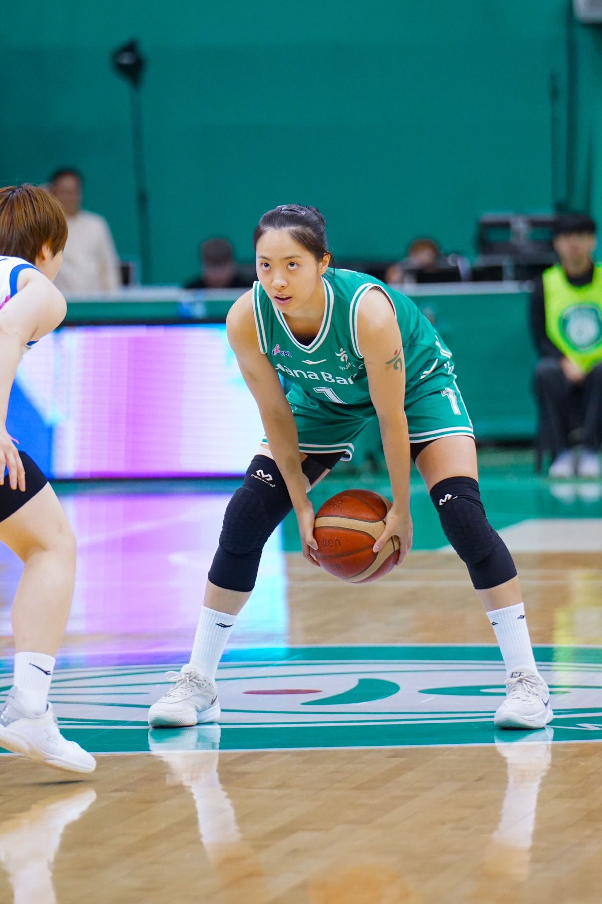 [WKBL리뷰]'왕언니의 품격' 하나은행 김정은. 파죽 6연승 이끌다…삼…