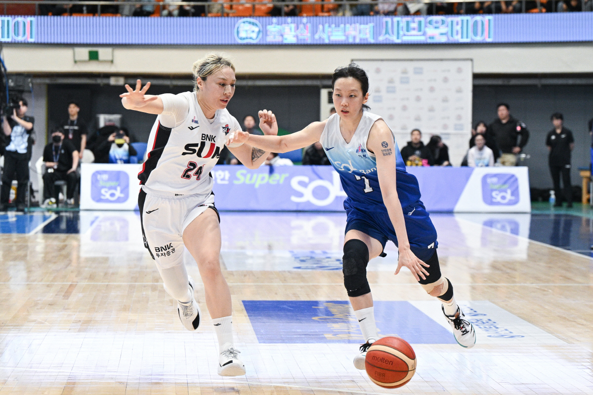 [WKBL리뷰]'왕언니의 품격' 하나은행 김정은. 파죽 6연승 이끌다…삼…