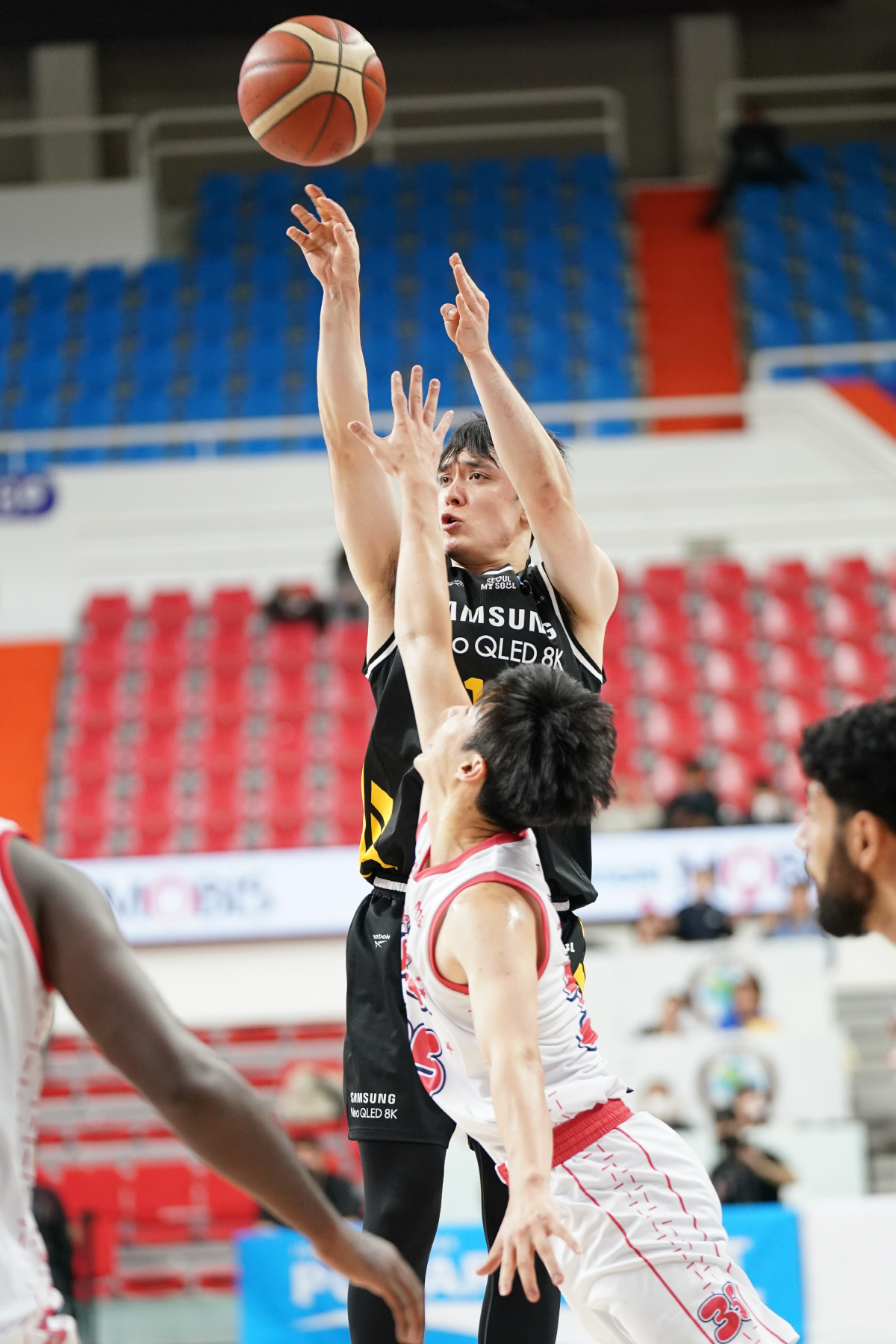 [KBL리뷰]삼성, 현대모비스 84-61 대파 연패 탈출…용병1명+골밑열…