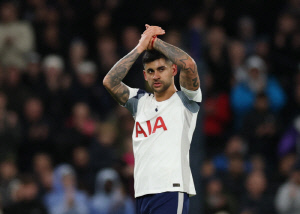 '충격 또 충격' 손흥민 뛰어넘는 재계약 했는데 이적설...英 '단독' 보도, 충성심 전혀 없나...