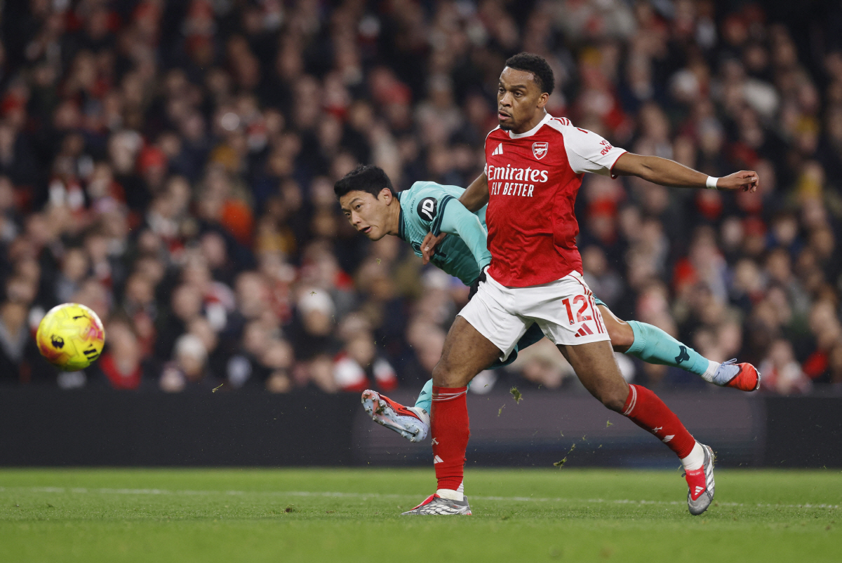 "아! '황소 모드' 황희찬 일대일 찬스+2호골 아깝다!" 아스널전 선발…