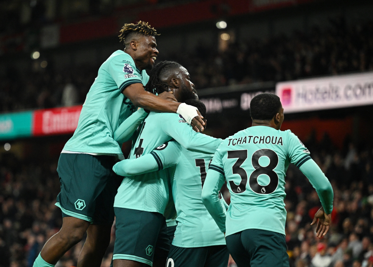 "아! '황소 모드' 황희찬 일대일 찬스+2호골 아깝다!" 아스널전 선발…