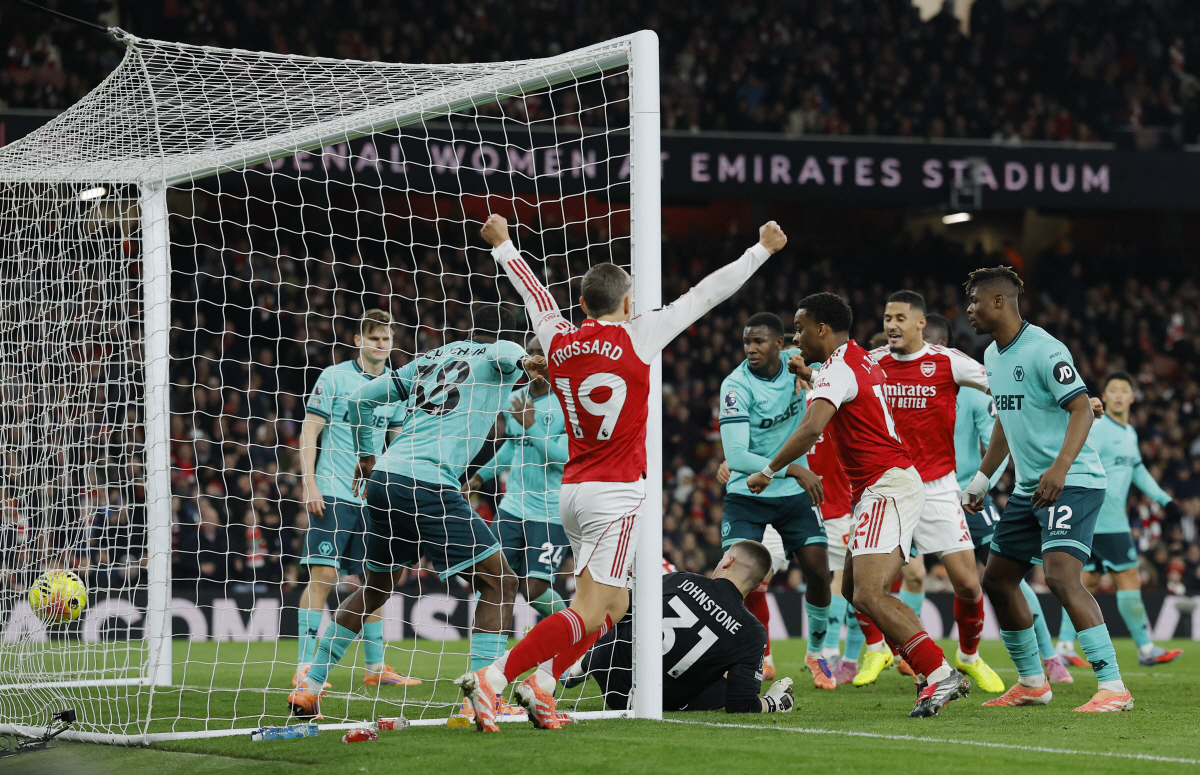 "아! '황소 모드' 황희찬 일대일 찬스+2호골 아깝다!" 아스널전 선발…