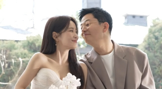 '김지민♥' 김준호, 자식 100명 낳은 집터라더니..두 팔 벌려 정기 …