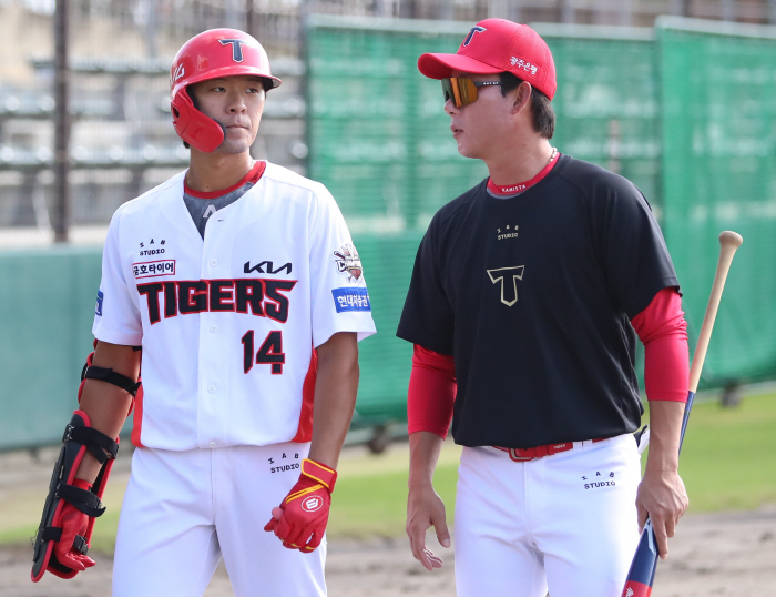 '압도적 1위 유출' KIA, 롯데와 트레이드 한 수 되나…"언제든지 빈틈 나면 간다"