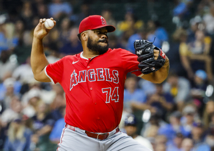 류현진 승리 지켜주던 '살아있는 전설', 이번엔 '지구 최강 선발'과 함께...1년 계약, 전격 이적