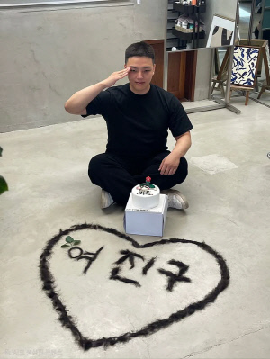 여진구, 내일(15일) 카투사 입대..짧은 머리로 거수경례 '늠름'