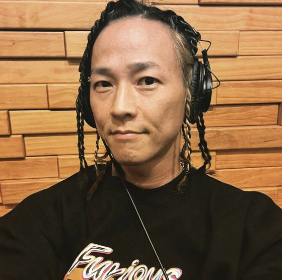 "수업 중 성적수치심 발언"…팝핀현준, 교수직 사임 "깊이 반성하겠다" …