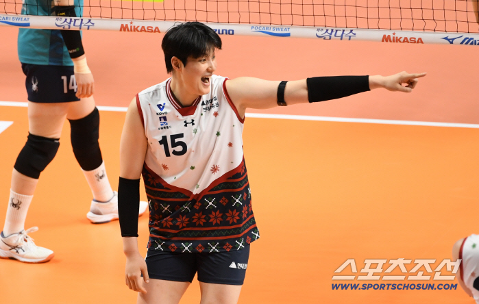 '클래스는 영원하다' 밝은 표정으로 코트 누비는 김희진, 현대건설 복덩이 등극