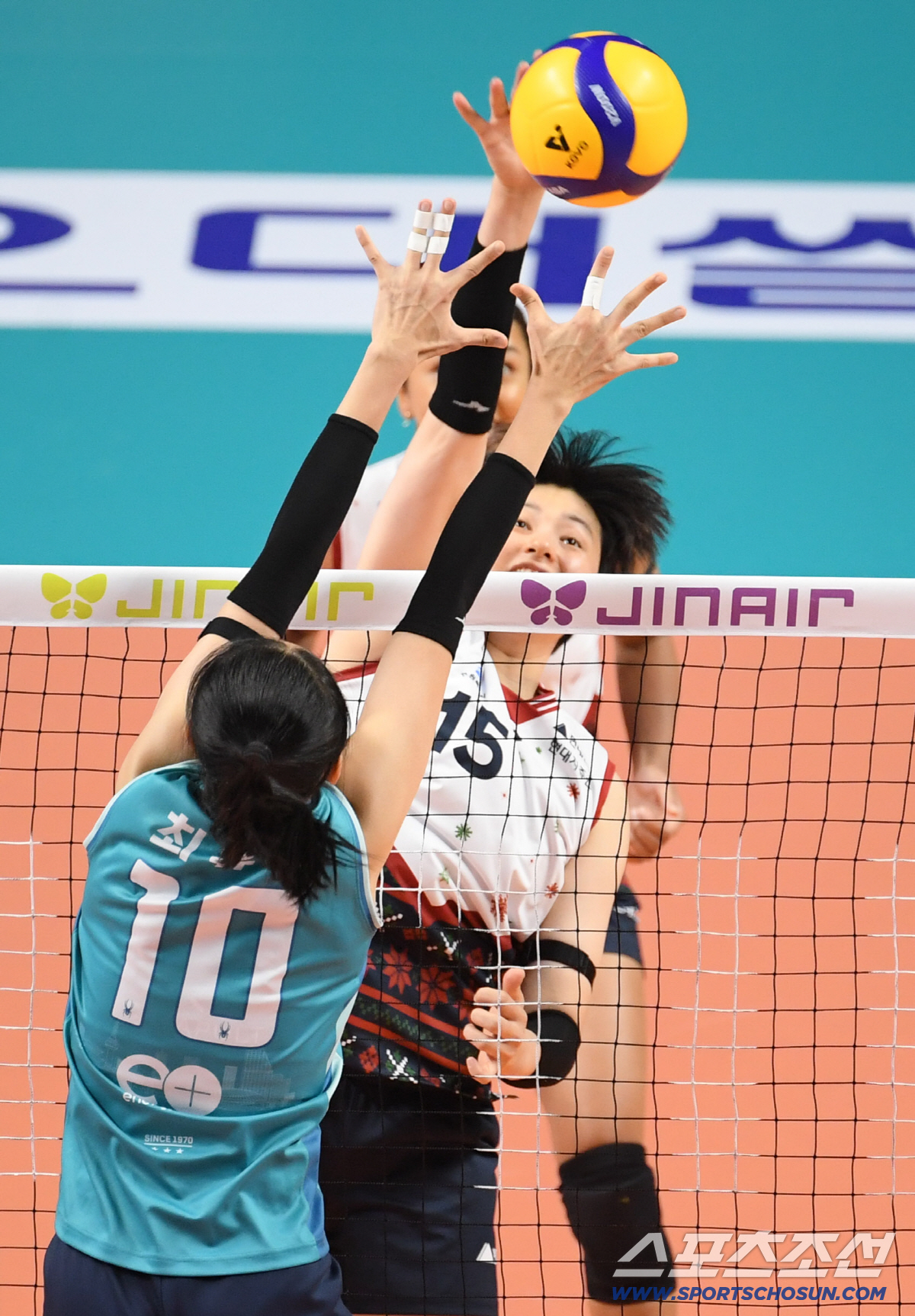 '클래스는 영원하다' 밝은 표정으로 코트 누비는 김희진, 현대건설 복덩이…