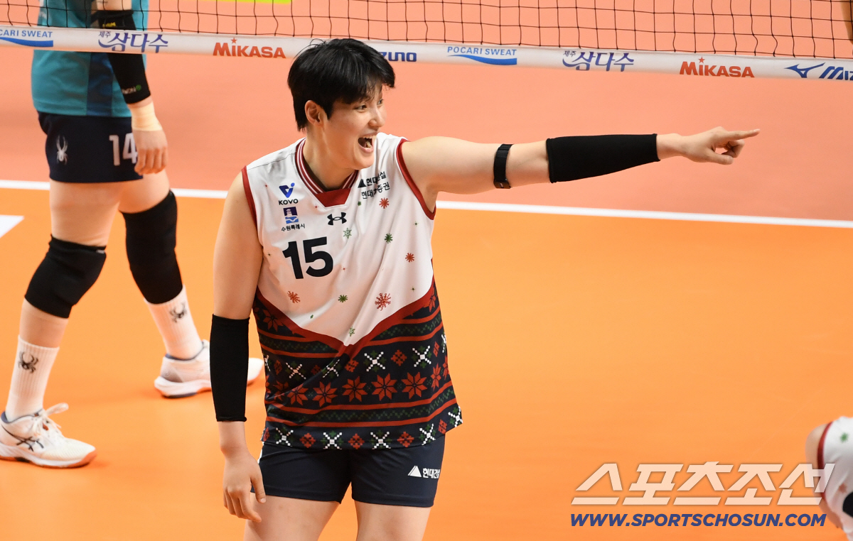 '클래스는 영원하다' 밝은 표정으로 코트 누비는 김희진, 현대건설 복덩이…