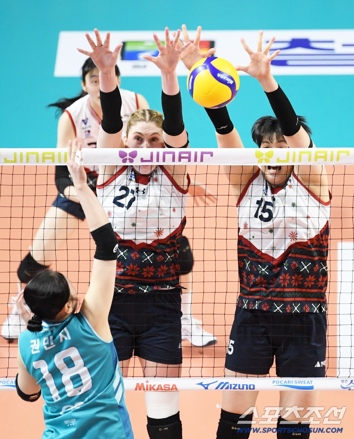 '클래스는 영원하다' 밝은 표정으로 코트 누비는 김희진, 현대건설 복덩이…