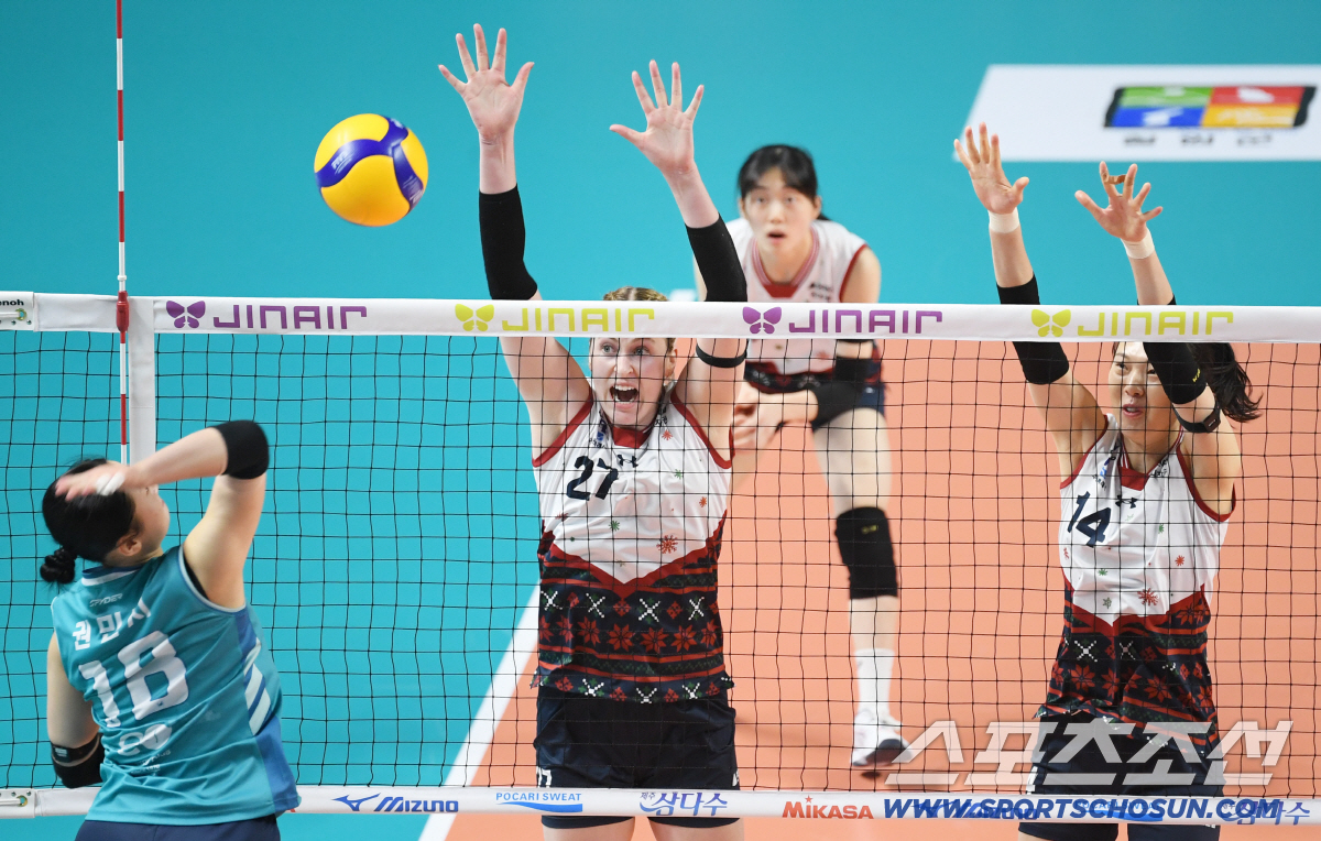 '클래스는 영원하다' 밝은 표정으로 코트 누비는 김희진, 현대건설 복덩이…