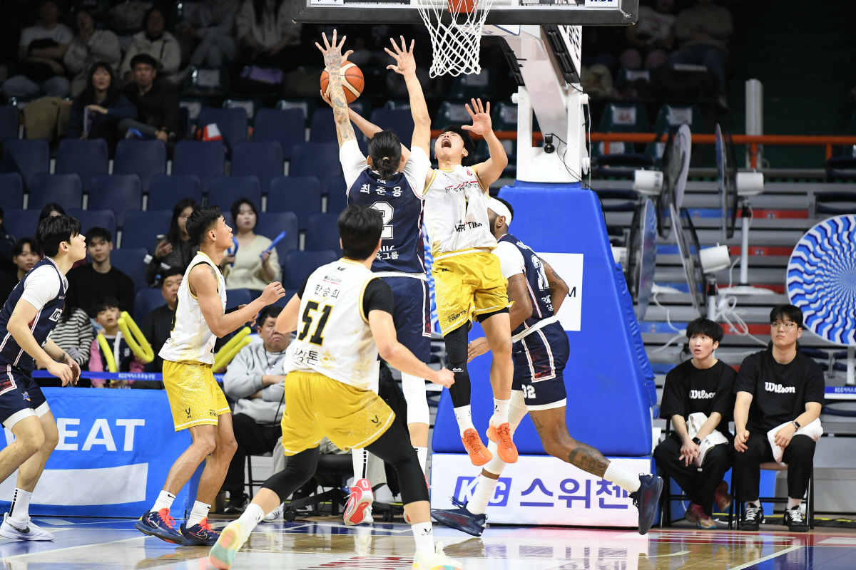 [현장분석] 최준용 복귀 KCC, 정관장 103대76, 27점 차 대파.…