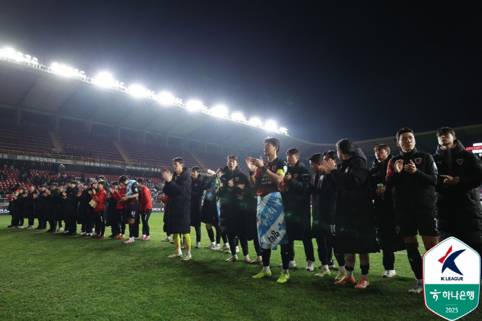 '사상 첫 1만 관중 달성'...'명가' 포항은 어떻게 '48만 소도시'…