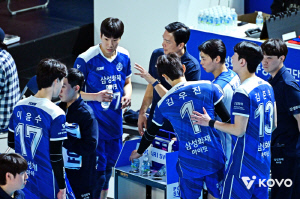 '배구 명가'의 충격적 추락...삼성화재, 우리카드에 패하며 창단 최다 9연패 '눈물' [대전 현장]